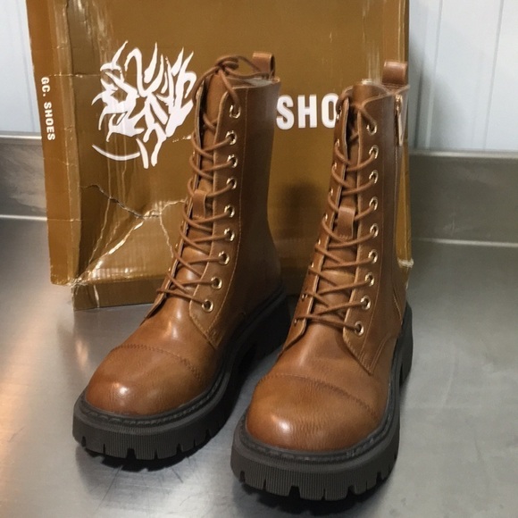 New WB Woman’s Macys Brand GC. Shoes MCKay Leather Combat Boots - Picture 2 of 5